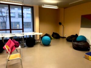 Photo d'une salle de classe d'un collège à Paris